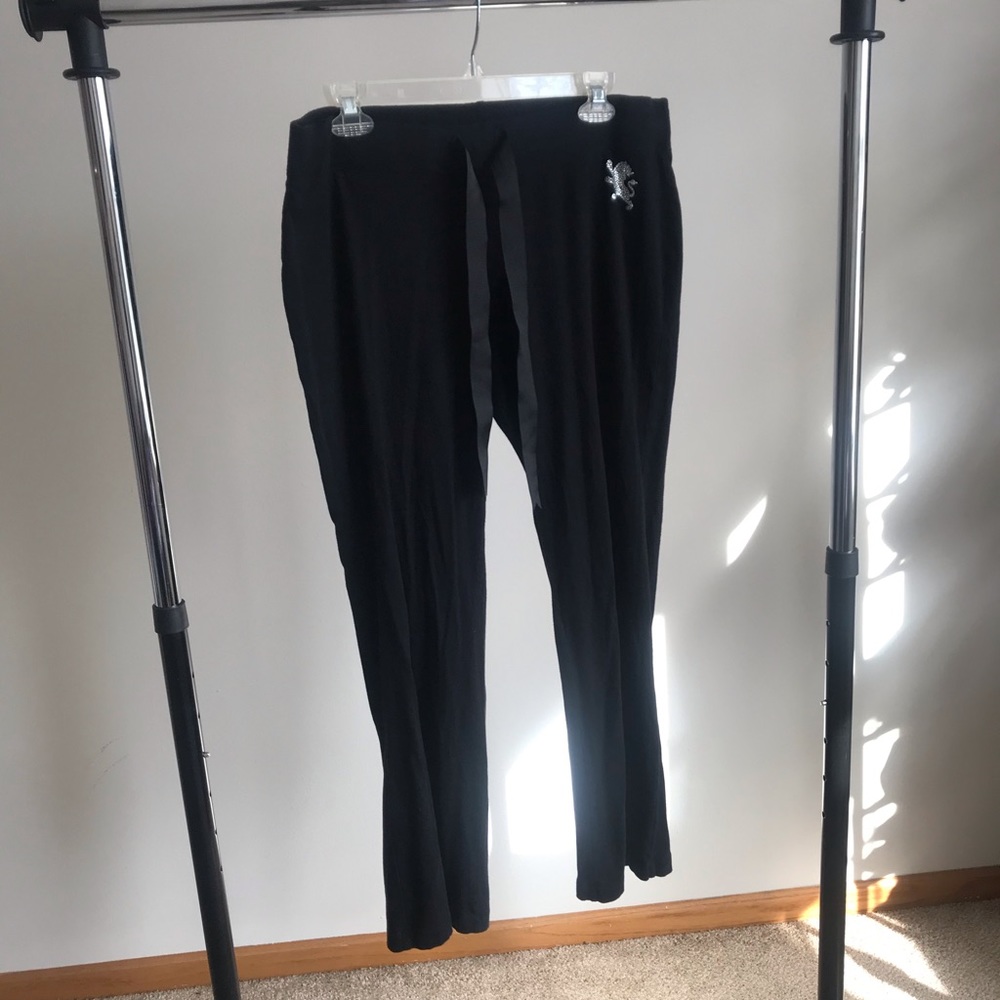 Black pants with rhinestone lion